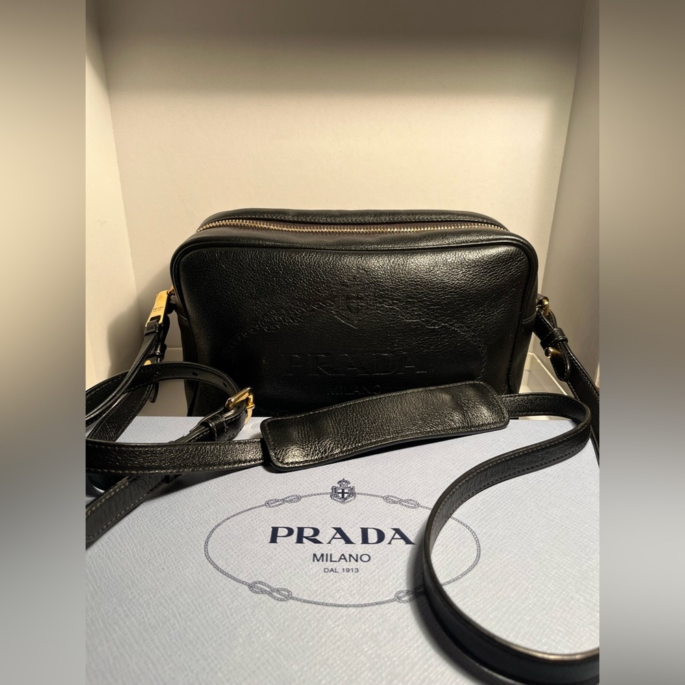 PRADA MILANO  (EMBOSSED LOGO) Glace calf Leather Black Shoulder Bag 🎩🎩🎩🎩🎩🎩 - Picture 2 of 16